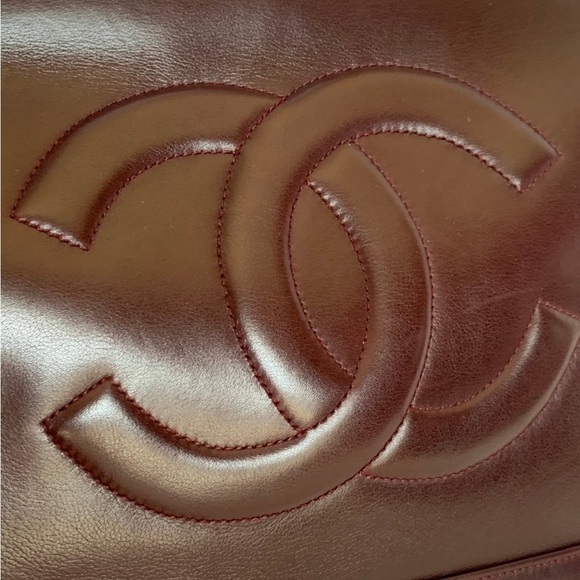 Elegant Burgundy Leather Handbag - Picture 3 of 8